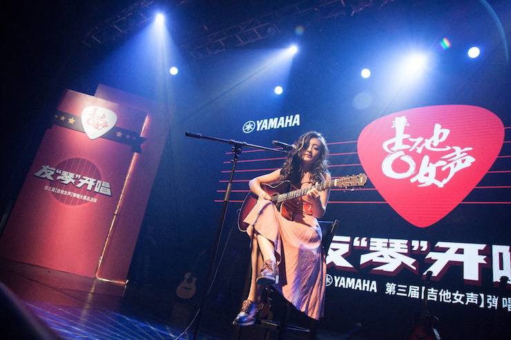 第四届“球信网吉他女声弹唱大赛”总冠军出炉<br />温格夺冠，董冬冬担任评委